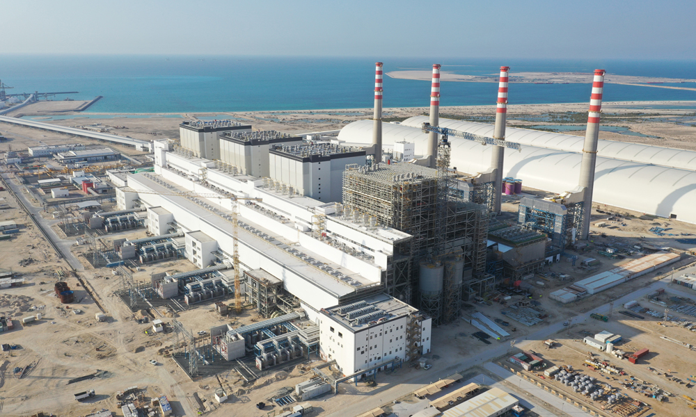 近日，哈電集團(tuán)國際公司承建的迪拜哈斯彥電站項(xiàng)目順利實(shí)現(xiàn)4號(hào)鍋爐首次點(diǎn)火的關(guān)鍵里程碑節(jié)點(diǎn)。圖為項(xiàng)目施工現(xiàn)場(chǎng)。