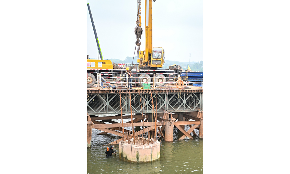 近日拍攝的廣東江門潭江特大橋建設現場。