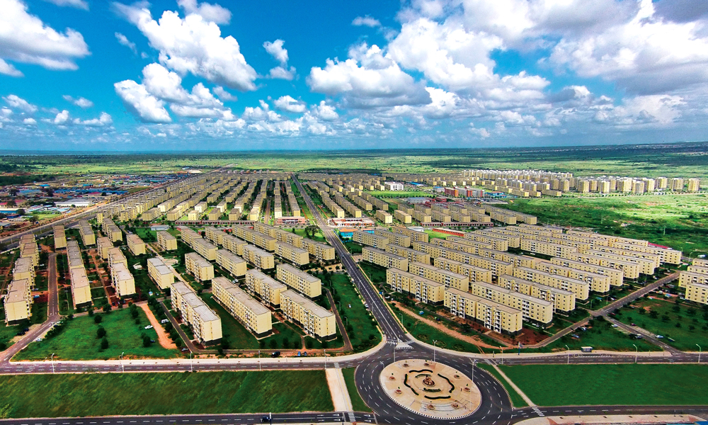 安哥拉羅安達(dá)NCC社會(huì)住房項(xiàng)目是中國(guó)中鐵旗下中鐵四局在海外以EPC（設(shè)計(jì)、采購(gòu)、施工）模式承攬的單項(xiàng)合同額最大的住房類項(xiàng)目，建筑面積170多萬平方米，占地面積200多公頃，總計(jì)426棟10000余套住房，被譽(yù)為“中資企業(yè)在安哥拉的一面旗幟”。