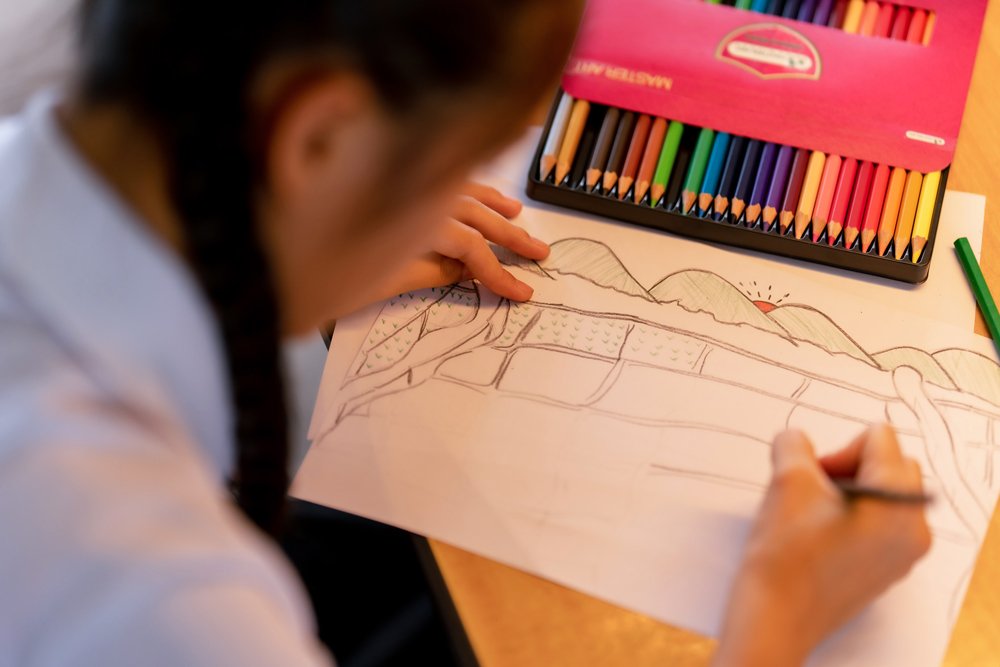 “希望之光”老撾公益行活動(dòng)是公司2023年社會(huì)責(zé)任實(shí)踐的新嘗試，旨在推動(dòng)老撾公益事業(yè)發(fā)展，促進(jìn)中老文化交流，發(fā)起至今，已開(kāi)展四場(chǎng)活動(dòng)。