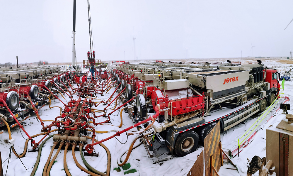 中國石化東北油氣田龍鳳山氣田目前年產(chǎn)天然氣超過4億方，已經(jīng)成為吉林省乃至東北地區(qū)冬季保供的生力軍。