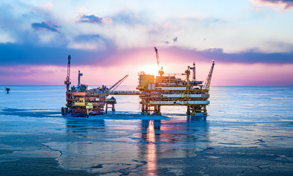 近日，受強寒潮影響，渤海遼東灣海域最低氣溫已達到零下16攝氏度，出現嚴重冰情，海上浮冰短時間積聚蔓延、面積增大，在影響海上航行安全的同時，也對海上的油氣生產造成影響。遼東灣區域的各海上平臺嚴陣以待，確保生產平穩運行。