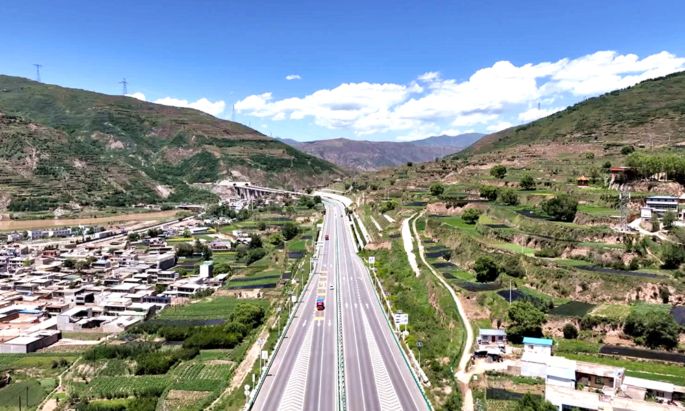 近日，經過全體人員近8年的艱苦鏖戰，由中鐵隧道局參建的蘭海高速公路渭源至武都段控制性工程——木寨嶺隧道正式投入運營。至此，蘭海高速實現全線貫通。據了解，蘭海高速公路渭源至武都段全長237.74公里，是絲綢之路經濟帶甘肅段交通骨干網絡的重要路段。隧道通車后，過往車輛通過木寨嶺的時間由原本1小時縮減至不到12分鐘，甘肅省岷縣徹底告別不通高速公路的歷史。