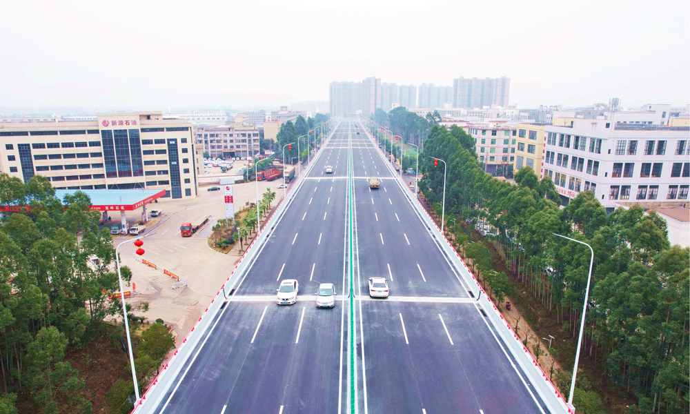 近日，中鐵五局參建的贛南大道快速路（蓉江-南康段）項目主線高架正式通車運營。贛南大道快速路（蓉江-南康段）項目全長20.3公里，中鐵五局承建管段全長10.1公里。項目建成通車后，與多條縱向快速通道連接，對于構建贛州“半小時”都市區交通圈具有重要意義。
