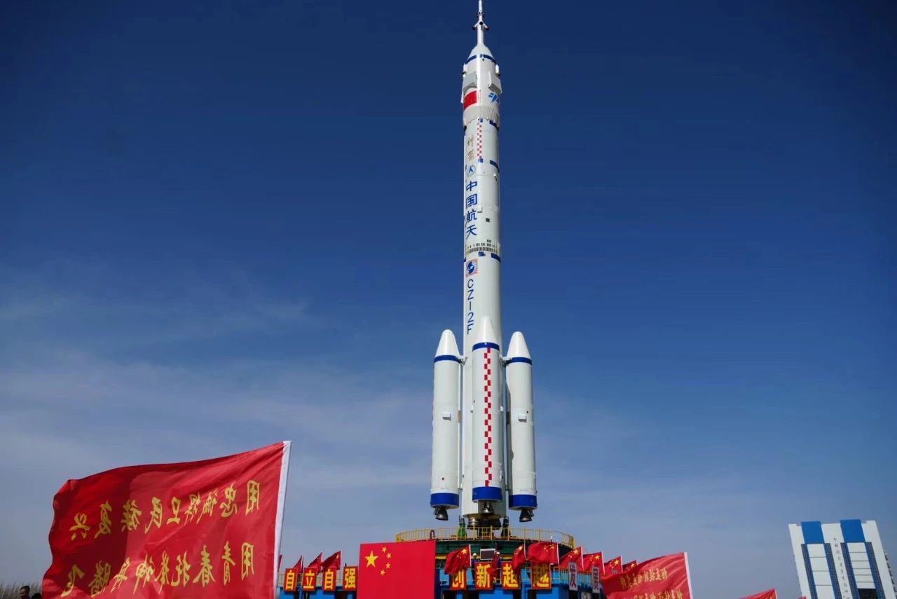 目前，發(fā)射場(chǎng)設(shè)施設(shè)備狀態(tài)良好，后續(xù)將按計(jì)劃開(kāi)展發(fā)射前的各項(xiàng)功能檢查、聯(lián)合測(cè)試等工作，計(jì)劃近日擇機(jī)實(shí)施發(fā)射。