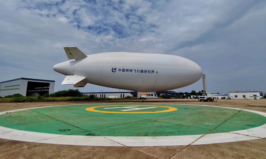此次戶外長時間系留試驗驗證了飛艇的場地適應性、降雨適應性、晝夜溫差變化適應性、隨風自轉適應性及現有保障方式的合理性，試驗同時進一步測試超熱對于飛艇浮力的影響量，用以評定載人飛艇在沒有艇庫的條件下，長時間戶外系留的可行性和安全性，為后續運營保障方式的建立與優化奠定堅實基礎。