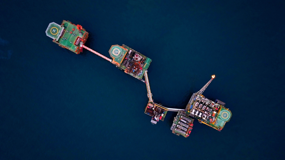 CEP平臺作為綏中36-1油田的“中心”，承擔著全油田整體外輸、天然氣調控、電力樞紐、船舶管理等職能，日輸原油約1.35萬方，是集油氣生產、處理、集輸于一體的綜合性平臺。