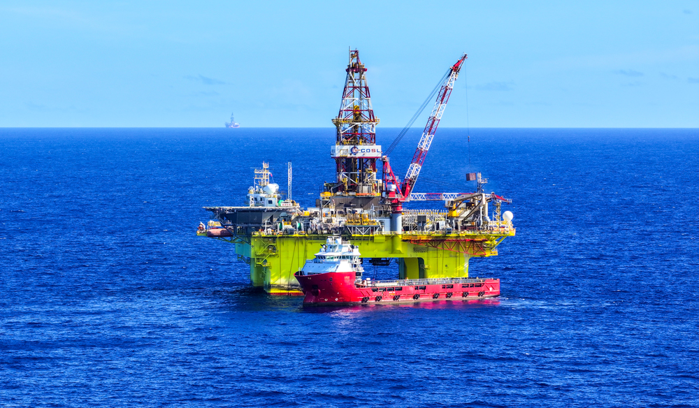 近日，隨著平臺防噴器離開水面，中國海油“海洋石油982”鉆井平臺順利完成流花34-6-2井項目全部鉆井作業。此次作業水深近1200米，完鉆井深達3800余米。