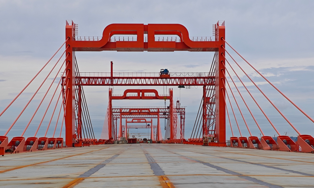 據(jù)悉，濟(jì)濱高鐵建成通車后，將徹底結(jié)束濟(jì)南濟(jì)陽、商河和濱州主城區(qū)、惠民不通高鐵的歷史，實(shí)現(xiàn)京滬高鐵輔助通道與京滬高鐵互聯(lián)互通，對(duì)于優(yōu)化全省高速鐵路網(wǎng)布局、帶動(dòng)濟(jì)南新舊動(dòng)能轉(zhuǎn)換起步區(qū)建設(shè)、推動(dòng)沿線經(jīng)濟(jì)社會(huì)高質(zhì)量發(fā)展具有重要意義。