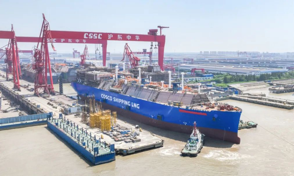 此次出塢、開建的3船均為公司自主研發設計的第五代“長恒系列”LNG船，總長299米，型寬46.4米，型深26.25米。搭載多項低碳節能技術，與上一代LNG船相比，具有綜合能耗低、低溫性能好、載貨能力強、操控運維巧等特點，單日航行碳排放可減少10噸以上，通達全球各大洲120個LNG岸站，具有卓越的全球通航性。