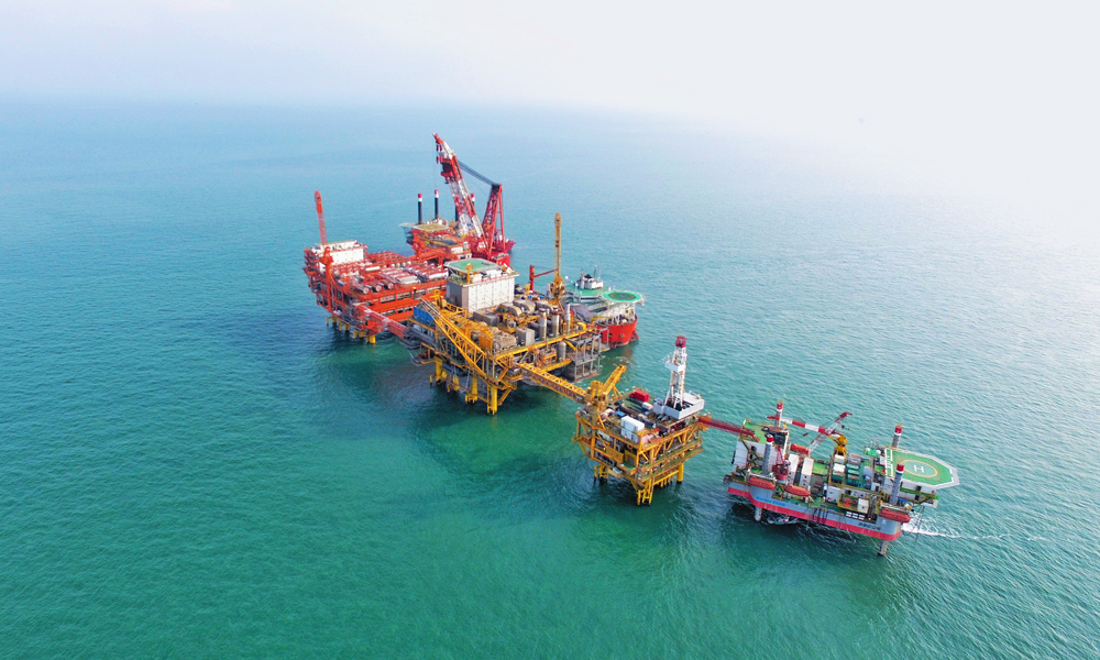 截至9月11日，我國海上最大油田——渤海油田所轄的渤南油田群累計生產(chǎn)油氣突破1億噸大關。圖為渤南油田群墾利6-1油田。