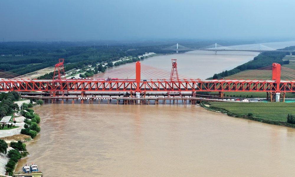 9月20日，中國中鐵旗下中鐵大橋局、中鐵工業施工的濟濱高鐵關鍵性控制工程濟陽黃河公鐵兩用大橋順利合龍，標志著大橋主體完工。濟陽黃河公鐵大橋是目前世界上跨度最大的塔梁固結、塔墩分離體系公鐵合建橋梁，也是世界上跨度最大的多主跨、不對稱矮塔鋼桁梁斜拉橋。大橋長13.86公里，其中公鐵共建段長2.13公里，包括共建段主橋和東、西引橋三部分，主橋全長1178米，設計為四塔三主跨不對稱矮塔鋼桁梁斜拉橋。