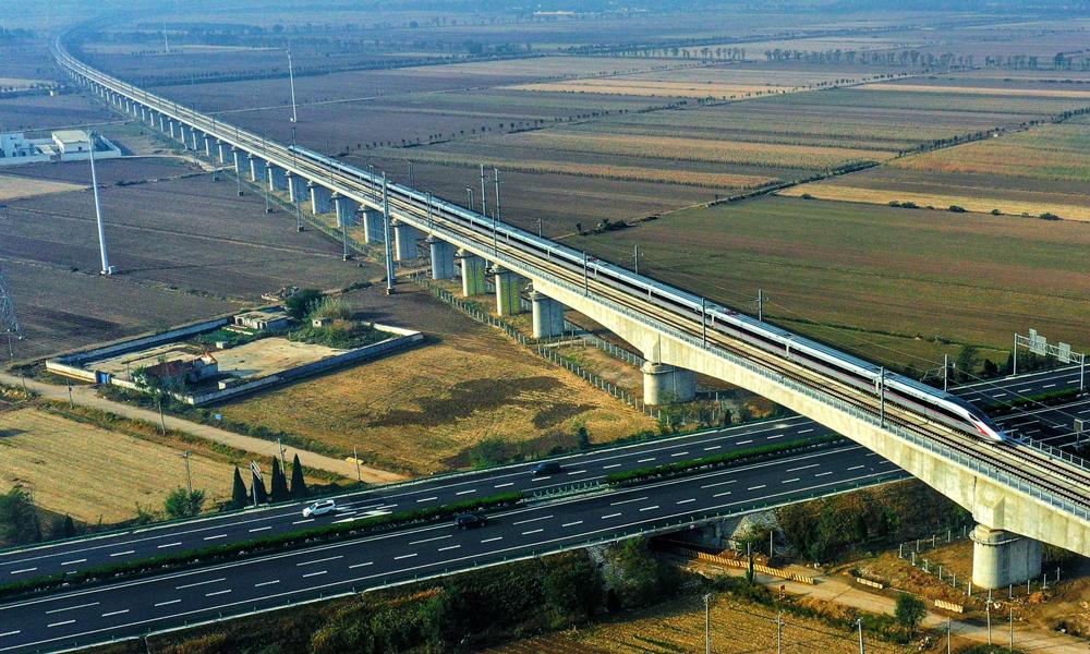 10月21日，新建濰坊至煙臺高鐵（以下簡稱濰煙高鐵）正式開通運營。該工程由中國中鐵旗下中鐵一局、九局、十局、大橋局、武漢電氣化局、上海局等多家單位參建。