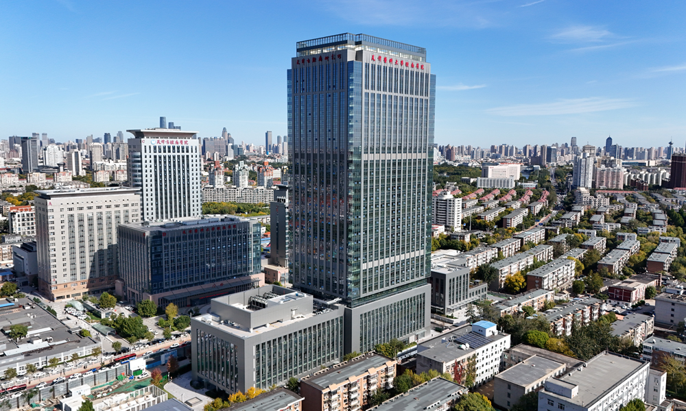 由中國建筑旗下中建八局承建的天津醫(yī)科大學腫瘤醫(yī)院擴建二期南院施工總承包項目，是天津衛(wèi)生領域重點工程項目，項目位于天津市河西區(qū)，總建筑面積約14.1萬平方米，分為轉化醫(yī)學與個體化腫瘤治療研究中心、體檢中心2個單體，項目是集醫(yī)、教、研、防為一體的大型三級甲等腫瘤專科醫(yī)院，全國三大頂級智能化腫瘤防治中心之一，投用后將助力天津建立健全市腫瘤防治三級網(wǎng)絡。