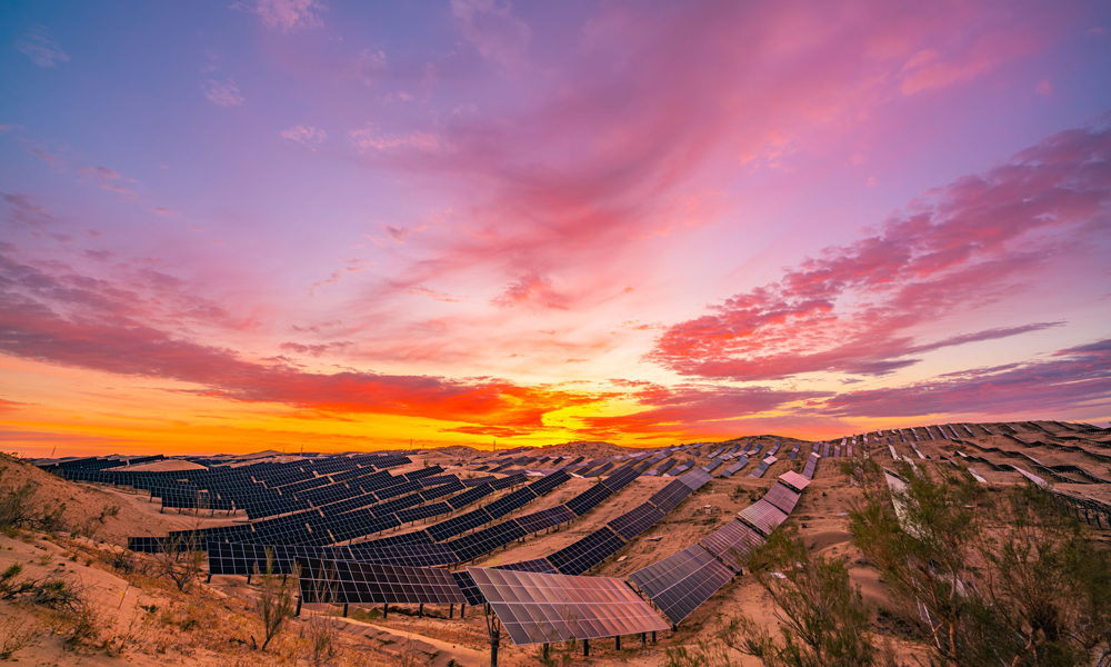 米東350萬(wàn)千瓦光伏項(xiàng)目成功并網(wǎng)，標(biāo)志著中國(guó)綠發(fā)綠色能源產(chǎn)業(yè)運(yùn)營(yíng)容量超過(guò)千萬(wàn)千瓦。