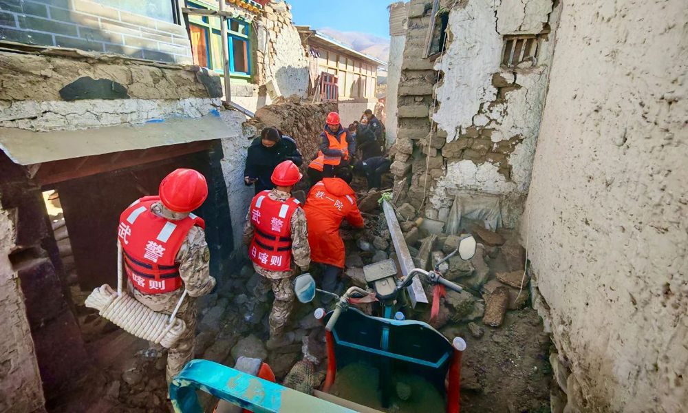 鐵一院高原鐵路指揮部勘探二分部及地質組駐地距離震中約30公里，震感強烈。了解到定日縣長所鄉受災嚴重后，第一時間投入2臺車及7名專業工程師趕赴現場，在確保團隊自身安全的前提下，參與現場救援工作，并協助當地救援力量判識震后地質情況，避免發生次生災害。