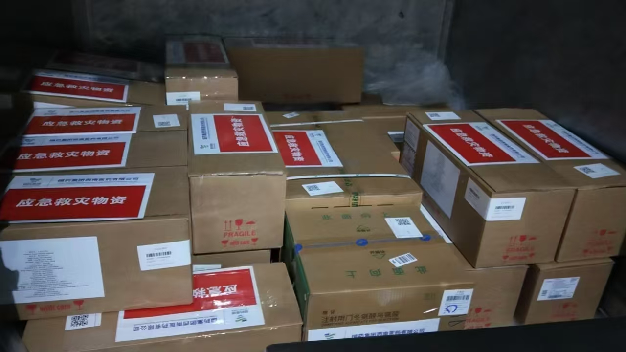 1月7日9時5分，西藏日喀則市定日縣發生6.8級地震，造成重大人員傷亡，大量房屋倒塌。1月7日17時30分，國藥集團所屬國藥集團西南醫藥有限公司（簡稱“國藥西南”）接到日喀則市人民醫院應急保供需求，為災區重癥患者提供相關急救藥品。17點43分，國藥西南以最快速度完成首批藥品出庫準備工作。