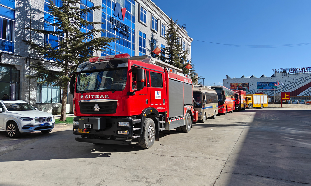 其中，中國安能拉薩基地偵測組共5人、裝備4臺（套），于10時從拉薩基地出發(fā)，17時抵達災(zāi)區(qū)；第一梯隊共30人、20臺（套）裝備，于11時05分從拉薩基地出發(fā)，19時抵達震區(qū)；第二梯隊共115人、30臺（套）主戰(zhàn)裝備分別從西藏林芝、山南和四川成都向災(zāi)區(qū)機動。