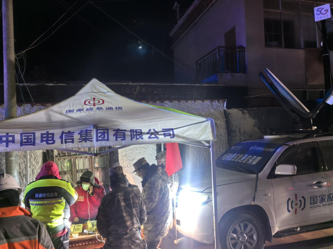 中國電信西藏公司迅速組織抗震救災物資和應急設備運輸車輛前往災區，提供衛星座機3部，天通電話10部，BGAN海事衛星電話2部，2輛應急衛星通信車，1輛發電車，3個小型發電機，20部華為手機等通信應急設備儲備；開通綠色通道，開通定日縣城白名單用戶1.25萬戶。同時，設置應急服務點，提供避難休息、免費充電及免費通信服務。為災區送去棉被、軍大衣、餐具、蔬菜、肉類、紅燒罐頭、煤氣罐、灶臺等物資，向用戶發送關愛類短信。