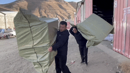 中國華電西藏公司黨委積極發(fā)揮華電4588黨支部與當(dāng)?shù)匦纬傻狞h建聯(lián)建機(jī)制作用，第一時(shí)間從市、縣、鄉(xiāng)三個(gè)層面，聯(lián)系了解當(dāng)?shù)厥転?zāi)情況，積極給予相關(guān)援助。目前，該公司正全力在日喀則、拉薩市兩地聯(lián)系籌集帳篷、棉被等救災(zāi)物資，并力爭盡快運(yùn)往災(zāi)區(qū)，助力災(zāi)區(qū)抗震救災(zāi)工作。