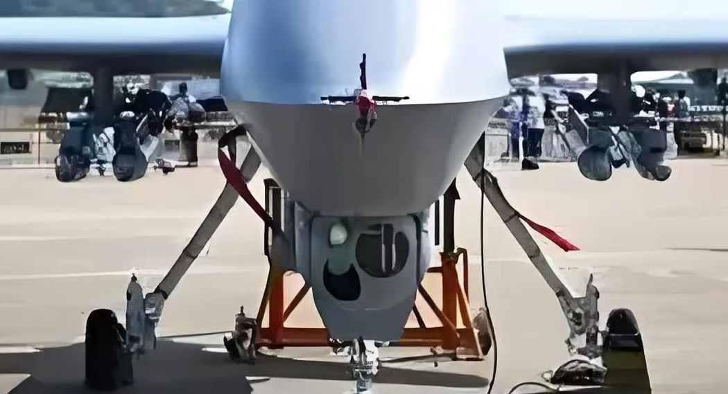 目前，西安應(yīng)用光學(xué)研究所已啟動(dòng)應(yīng)急保障預(yù)案，積極與用戶對(duì)接，緊急籌措相關(guān)備品備件，并派專人赴用戶駐地伴隨保障，全時(shí)待命，加強(qiáng)裝備檢查，確保任務(wù)完成。