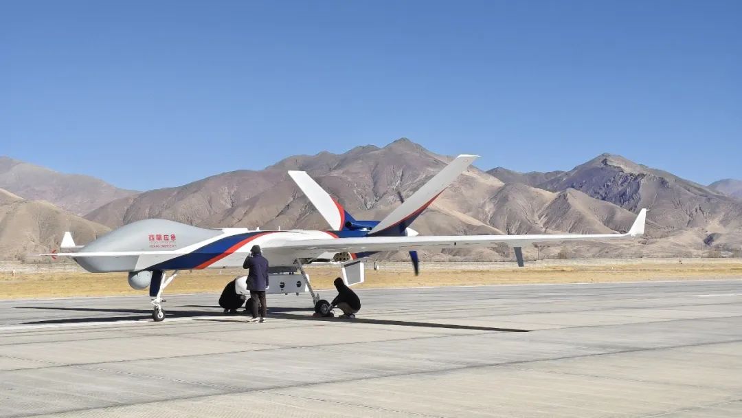 “翼龍”-2H應急救災型無人機實時動態傳輸災區一線數據、高清畫面至應急管理部和西藏自治區應急管理廳指揮大廳，實現圖像、語音、數據的上下貫通和可視化指揮，有效破解災區極端“三斷”情況下“力量突不進去、信息傳不出來”的難題，為確定風險點位、監測災情發展、開展災情摸排，實施有針對性的救援行動提供了有力支持。