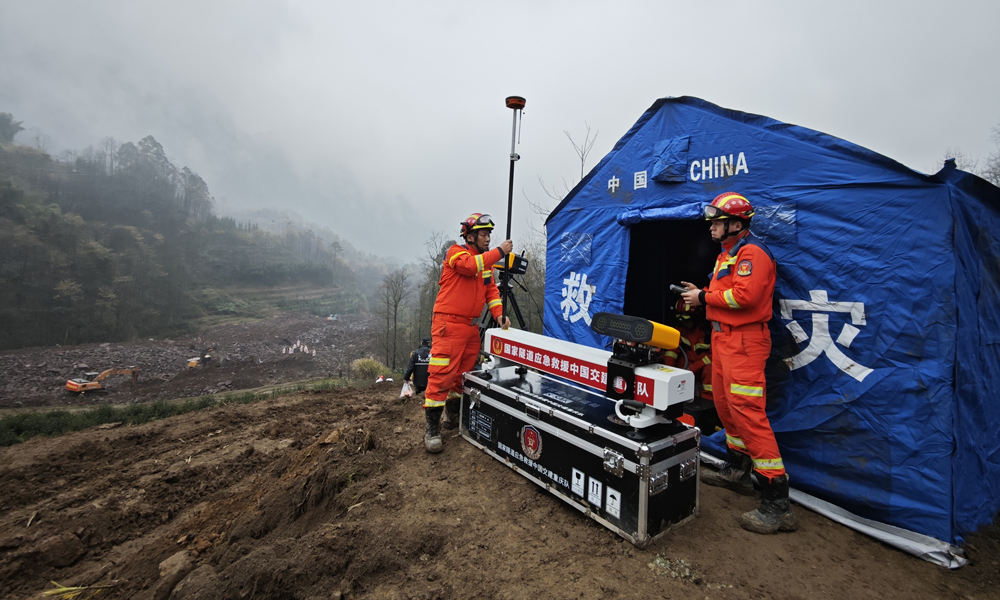 2月9日8時至17時，國家隧道應急救援中國交建重慶隊在監測點持續使用邊坡雷達和便攜式雷達進行監測，形成數據分析報告4份，12時30分接現場指揮部指令，更換監測陣地向救援核心區域前延，由專業人員前往新的監測陣地勘察地形，16時裝備架設完畢，對設備進行調試，并恢復小時報制度。目前救援正在緊張進行中。