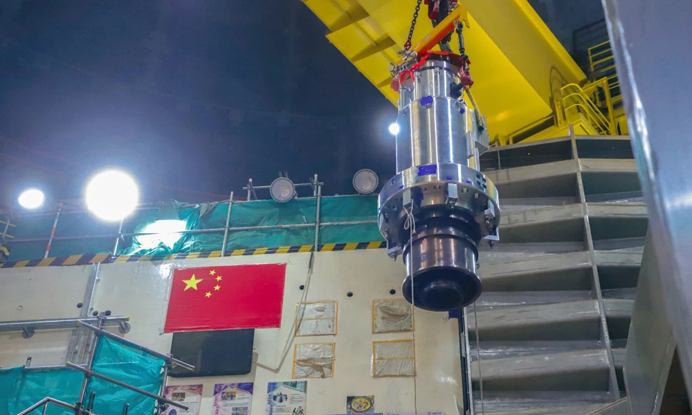 “玲龍一號”是全球首個通過國際原子能機構安全審查的陸上商用模塊化小堆，是我國在核電自主創新上的重大突破，“玲龍一號”示范工程被國際原子能機構總干事格羅西稱贊是“為全球小堆發展樹立了標桿”。