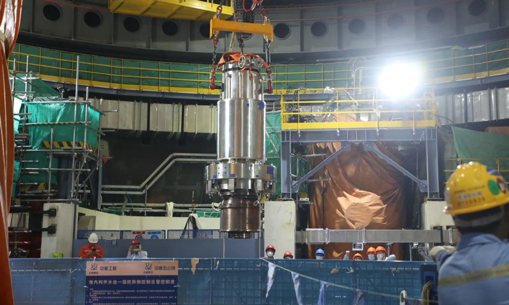 “玲龍一號”主泵為單速立式全密封泵，具有高安全性、全密封、長壽命等特點，能為反應堆系統提供穩定的冷卻流量，是反應堆一回路關鍵設備，被稱為反應堆冷卻劑系統的“心臟”。