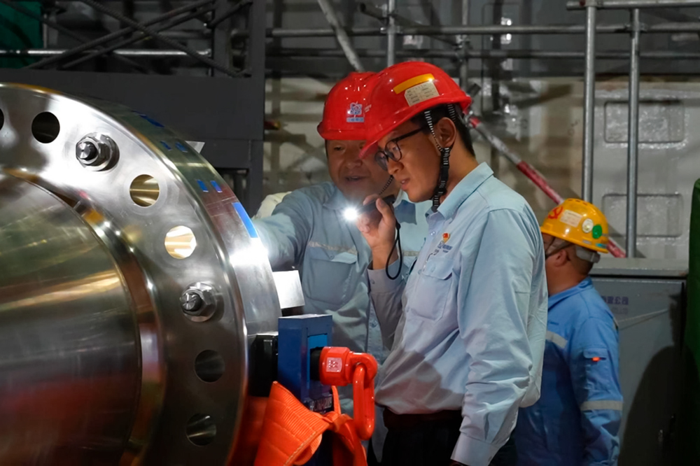 “玲龍一號”通過模塊化設計、制造、運輸和快速安裝，是小型堆未來的發展方向。它功率比較小，占地面積比較小，選址比較靈活，可以隨著用戶需求布置在相應地方，建成后不僅可以用來核能發電，還可用于區域供熱、海水淡化、工業供熱等，號稱“核能充電寶”。每臺“玲龍一號”機組發電功率12.5萬千瓦，年發電量可達10億千瓦時，滿足52.6萬戶家庭生活所需，一戶按三口人算，可供100多萬人使用，相當于減少二氧化碳排放88萬噸，植樹造林750萬棵。