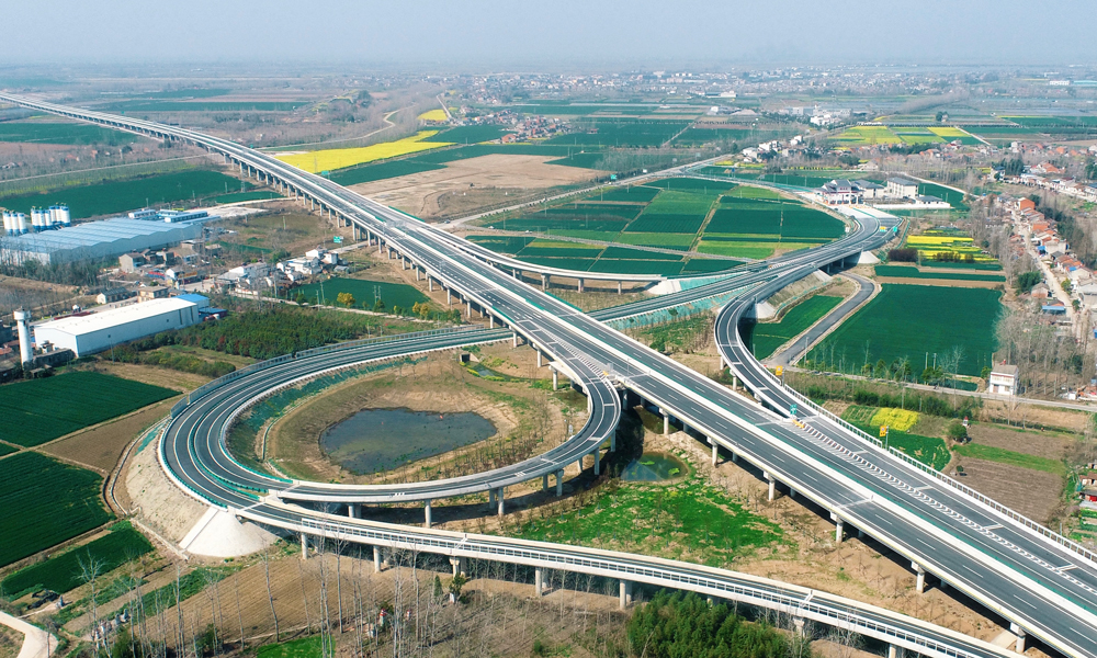 近日，由中國建筑旗下中建三局、中建五局參建的武漢至松滋高速公路仙桃至洪湖段項目通過驗收。