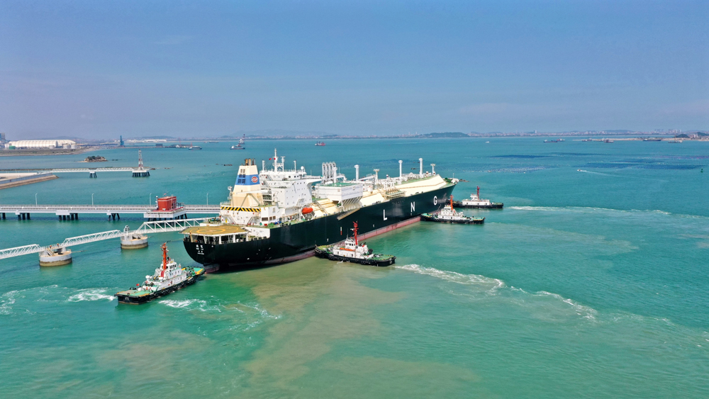 據悉，6月以來，福建省氣溫逐步攀升，省內調峰電廠用氣需求增大。中國海油湄洲灣“綠能港”積極做好迎峰度夏天然氣保供工作，為迎峰度夏備足“底氣”。