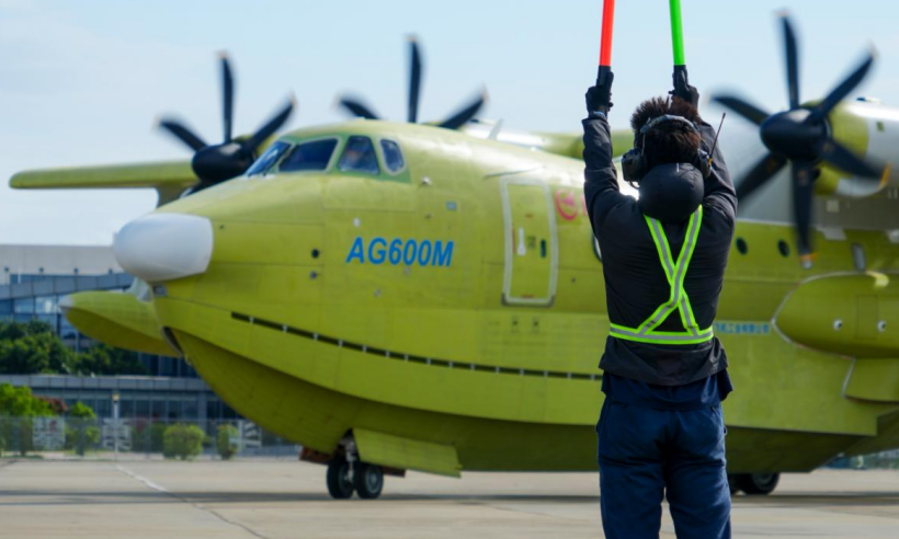 試飛機組駕駛著AG600-1102架機于珠海金灣機場順利完成包括滑行、一般性檢查、任務系統和高空飛行在內的一系列生產試飛任務，飛機狀態良好，操縱系統正常，各系統工作穩定。隨后，飛機再次從珠海機場起飛，轉場湖北宜昌進行噴漆。