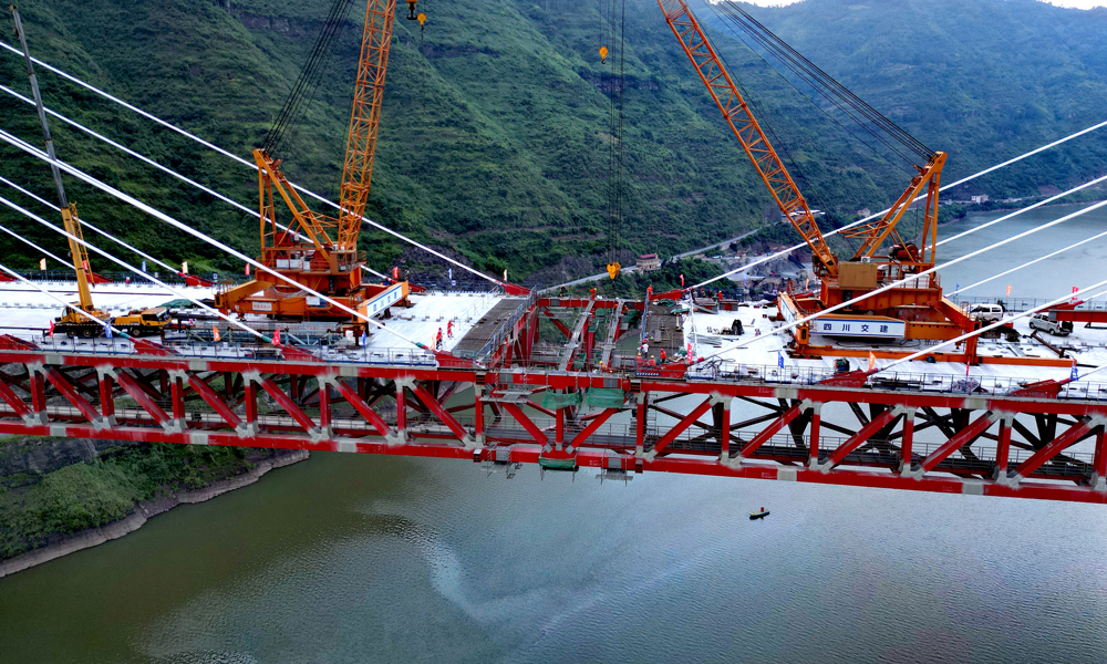 宜攀高速新市金沙江特大橋建設現場。