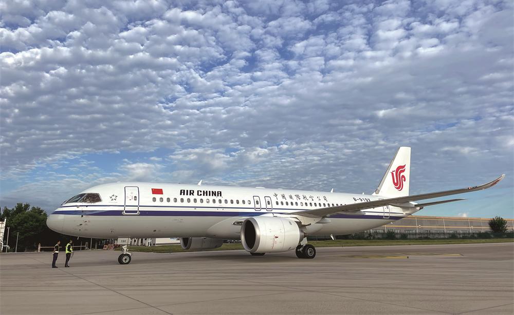 一年來，中航集團各保障崗位工作人員以高度的責任感與使命感，護航國產大飛機穩健飛行。他們與C919共同成長，用行動詮釋擔當，為譜寫交通強國建設民航新篇章注入澎湃動力。