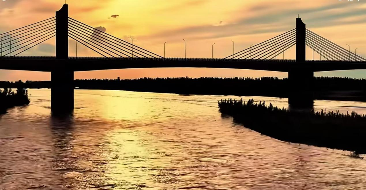 G218線伊寧市過境公路作為新疆伊犁哈薩克自治州重點交通建設項目，通車后，將顯著優化伊犁河谷地區路網結構，有效緩解現有國道交通壓力，大幅提升干線公路的通行效率與服務能力，進一步促進“兩霍兩伊”一體化發展戰略的落地實施。