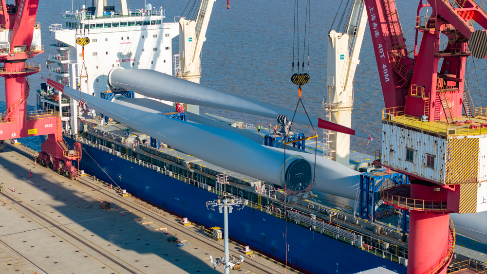 考慮到時間緊任務重，中國遠洋海運旗下中遠海運特運創(chuàng)新船貨組合，首次使用68K多用途船裝運海上風葉，再次拓寬了風電客戶的船型選擇，提高了船期安排的靈活性。