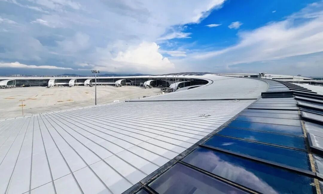 廣州白云國際機場三期擴建工程，包括由中建三局承建、中建二局、中建五局、中建科工、中建裝飾、中建安裝參建的T3航站樓；中建四局承建的T3航站樓前交通中心綜合體項目；中建八局承建的空管塔臺和工作區。