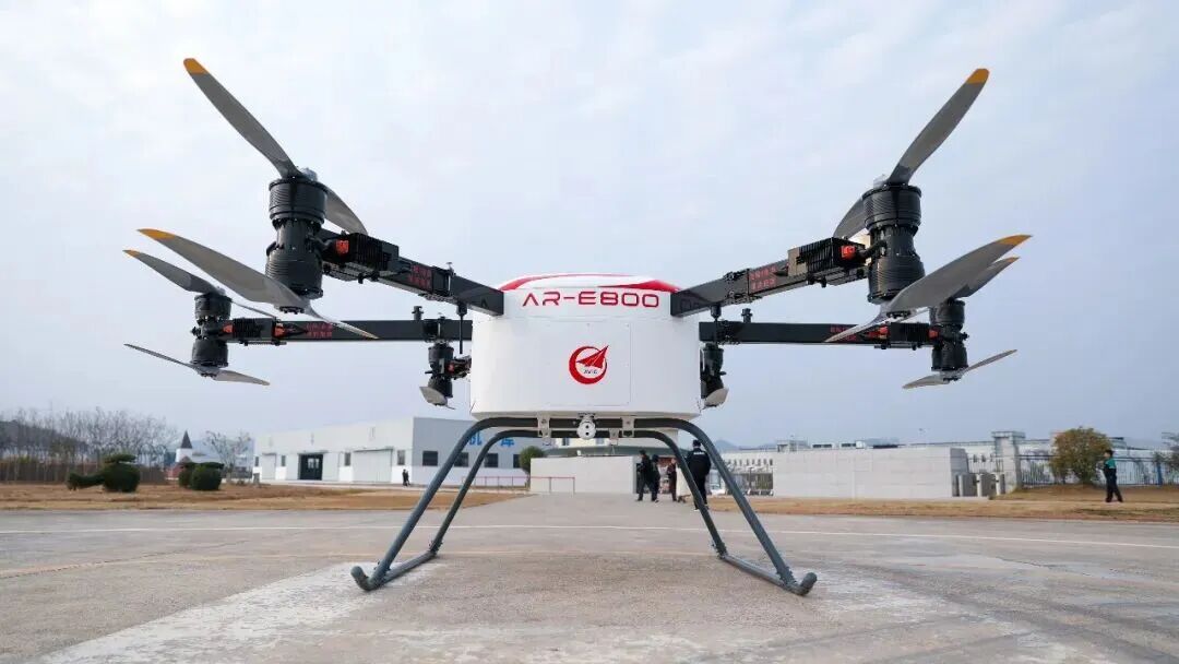 近日，航空工業集團自主研制的800公斤級重載電動垂直起降飛行器AR-E800首飛成功，標志著我國在低空物流領域迎來了一款全新的、智能化的重載運輸平臺。劉圣杰 攝