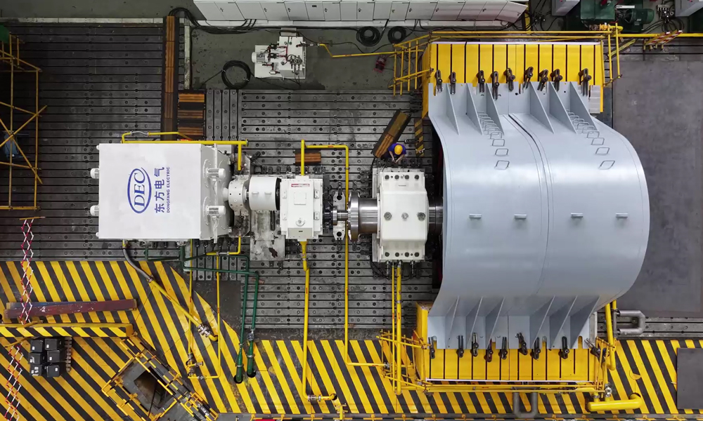 該轉子創新采用端部整體護環固定結構，應用新型轉子繞組接線方法，開發超大直徑非磁性金屬護環，攻克了高轉速大尺寸繞線式轉子結構的設計開發、工藝制造、裝配安裝等難題，確保了整個轉子系統的穩定性和可靠性，為我國變速抽水蓄能機組研制應用奠定堅實基礎。