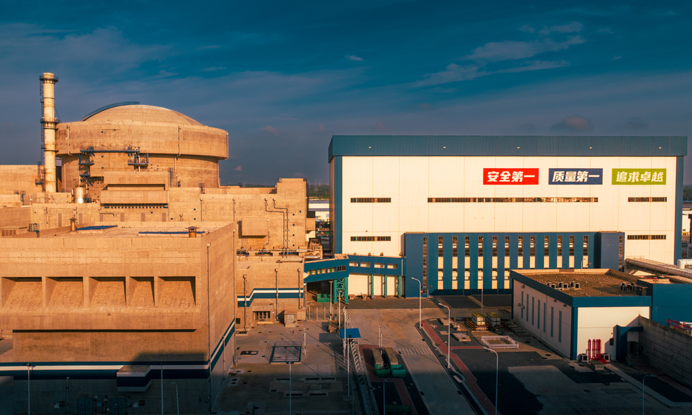 防城港核電站4號(hào)機(jī)組于2016年12月23日開(kāi)工建設(shè)，建設(shè)過(guò)程中全面落實(shí)中廣核“華龍一號(hào)”首堆經(jīng)驗(yàn)反饋，在設(shè)計(jì)、安全管控、施工管理等方面不斷提升，實(shí)現(xiàn)了“華龍一號(hào)”示范機(jī)組“一臺(tái)比一臺(tái)好”的建設(shè)目標(biāo)。