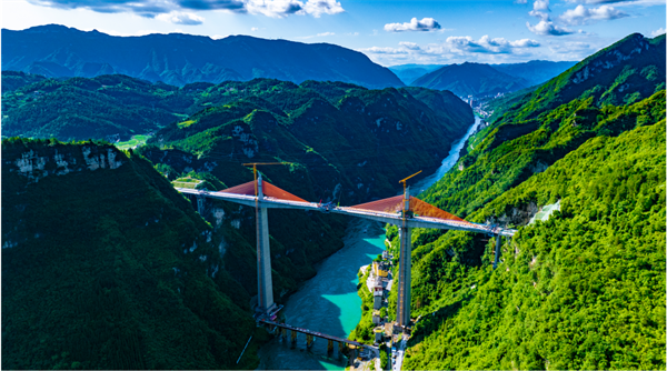 6月14日，由中國(guó)鐵建旗下昆侖集團(tuán)參與投資，鐵一院勘察設(shè)計(jì)，中國(guó)鐵建港航局參與施工的渝湘復(fù)線高速磨寨烏江特大橋順利合龍，至此渝湘復(fù)線高速公路彭水至酉陽(yáng)段全線貫通。