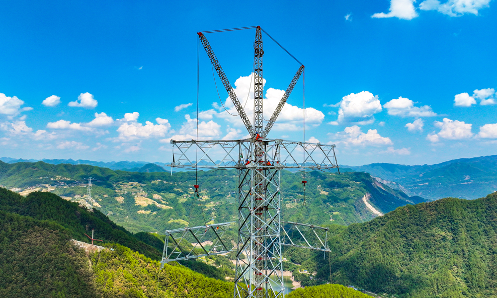 “寧電入湘”特高壓工程線建成后，每年可向湖南輸送電量360億~400億千瓦時，其中新能源輸送占比將達50%以上。