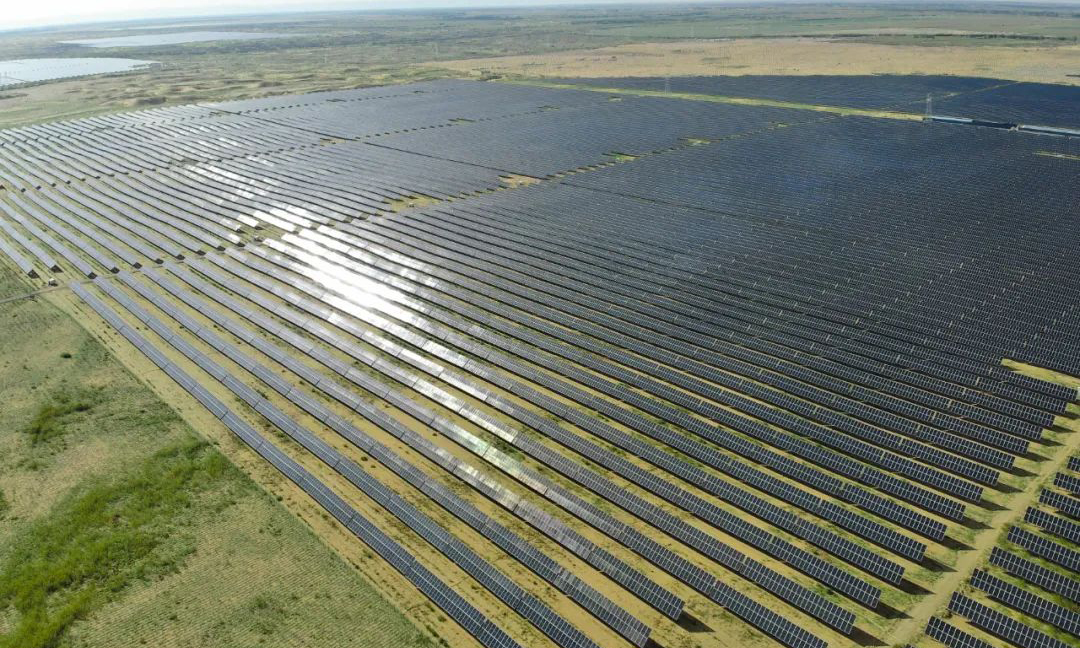 由北京公司內蒙古新能源公司建設，國核電力院總承包、設計的內蒙古磴口縣100MWp光伏治沙項目采用了“集中監控、遠程診斷、精準維護”的數字化智慧運維模式，并將“光伏+沙漠生態治理”相結合，實現了環境保護與經濟效益的雙贏。項目已獲得省部級以上獎項15項，還推廣應用了5項國家重點節能低碳技術、6大項《建筑業10項新技術》、11項電力建設“五新”技術以及其他4項自主創新技術，并通過了電力建設新技術應用專項評價。