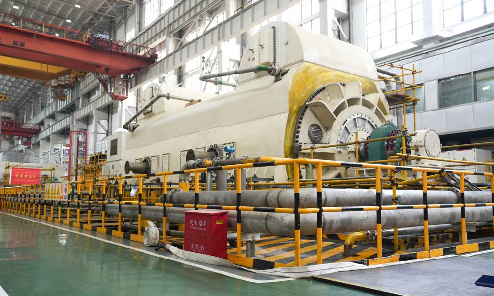 在新型電網(wǎng)環(huán)境下，東方電機有限公司自主研制的發(fā)電機可實現(xiàn)從空載到100%負荷全生命周期安全穩(wěn)定運行，能夠滿足不同電網(wǎng)環(huán)境下機組快速負荷變化的要求，將為新型電網(wǎng)安全穩(wěn)定運行提供有力技術(shù)支撐。