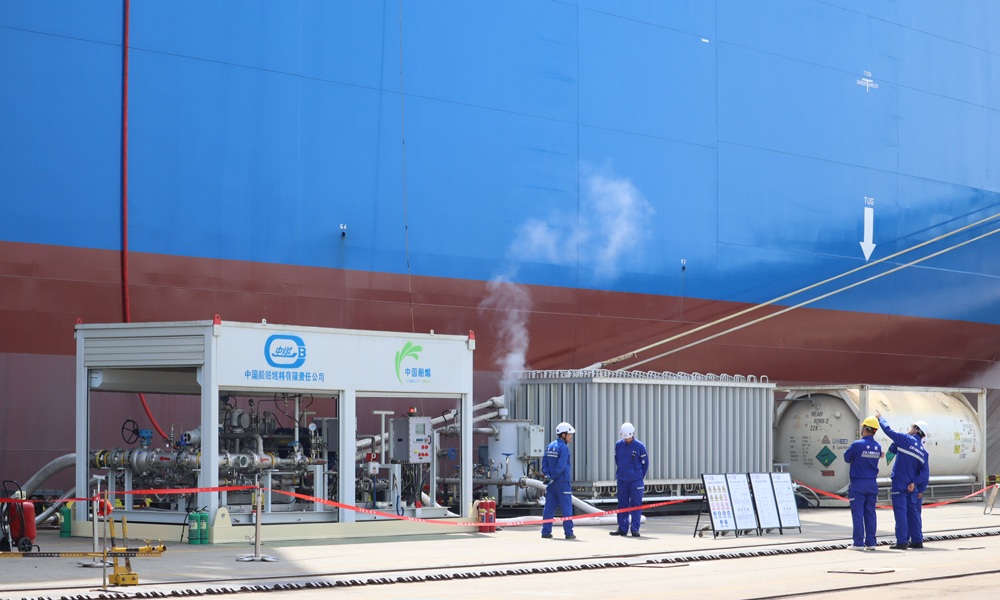 中國船燃按照船用甲醇燃料相關加注作業標準，提前制定了詳細的供應方案和應急預案，對作業風險進行了全面識別與評估。