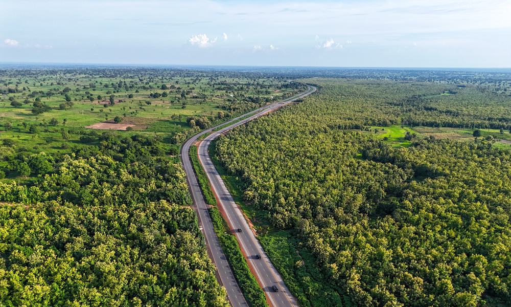 該項(xiàng)目位于尼日利亞首都阿布賈東南部，是連接首都與東南部黃金三角區(qū)域的重要通道，全長約227公里。