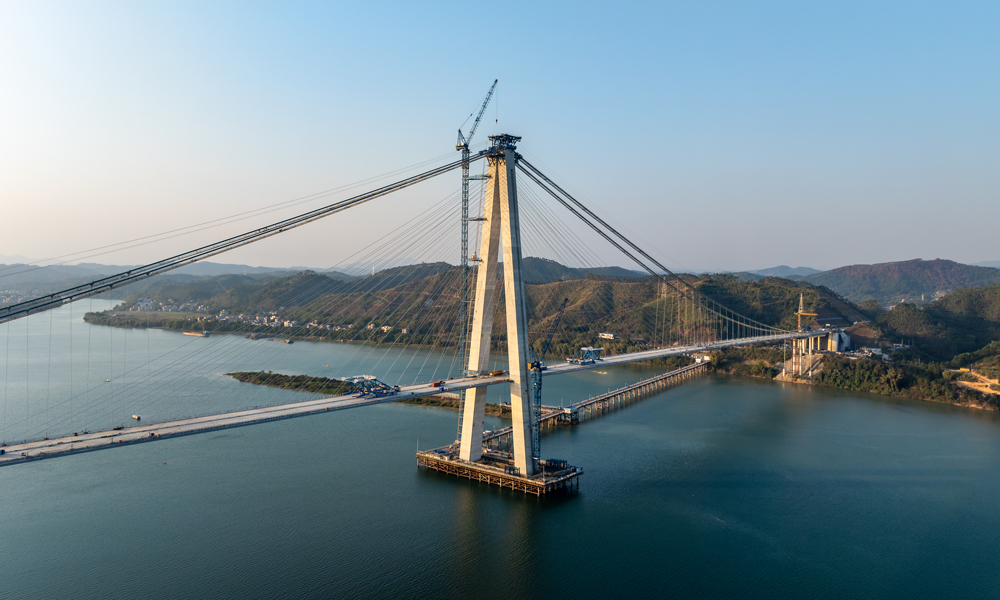 平岑高速建成后，將形成柳州至桂東南、粵西的快捷通道，有力推進梧玉貴經(jīng)濟一體化發(fā)展。