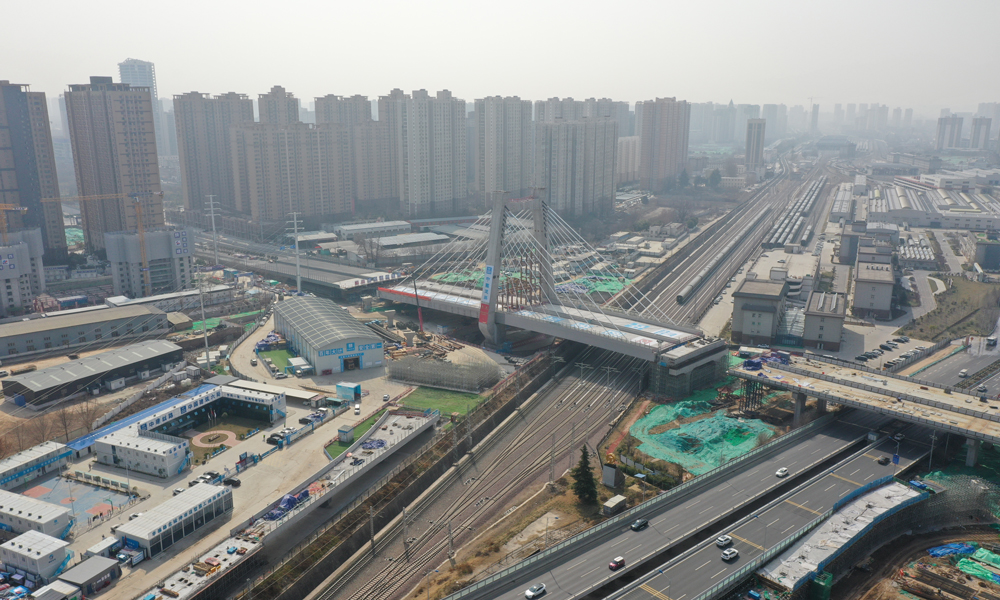 西安幸福路北延伸工程是連接幸福北路與廣運(yùn)潭大道的核心紐帶，是西安市重點(diǎn)市政工程、民生工程，“七橫十縱”快速路網(wǎng)的重要組成部分。項(xiàng)目建成通車后，市民駕車從幸福路到廣運(yùn)潭大道，將由原來的20分鐘縮短至5分鐘，有助于完善西安市城東綜合交通體系、緩解東二環(huán)壓力，助力地方經(jīng)濟(jì)社會高質(zhì)量發(fā)展。 