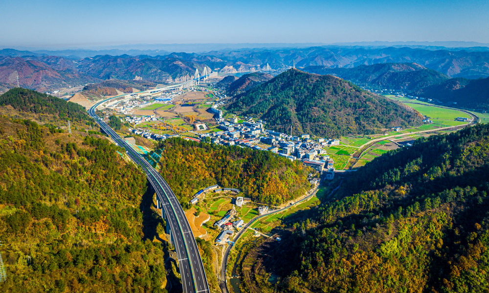 該項目線路全長34.88公里，中交路建承建標段全長9.1公里，主要施工內容涵蓋路基、橋涵、隧道等工程。